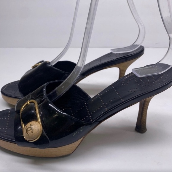 Chanel Vintage Patent Leather Logo
Kitten Heels - Picture 6 of 7